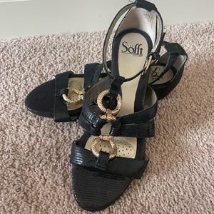 New in box Sofft Lizard print Sandals